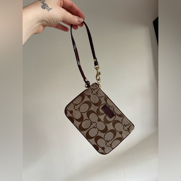 Coach Handbags - Coach wristlet